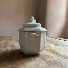 Carica l&#39;immagine nel visualizzatore di Gallery, Large French Antique White Porcelain Sugar Box
