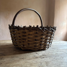 Load image into Gallery viewer, French Split Chestnut Basket
