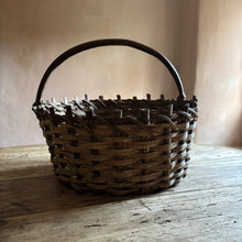 Load image into Gallery viewer, French Split Chestnut Basket
