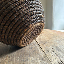 将图片加载到图库查看器，Decorative French Rye Work Auvergne Nut Basket
