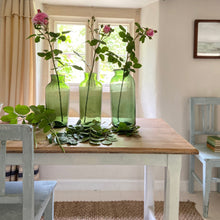 画像をギャラリービューアに読み込む, French truffle jars on kitchen table by Penlen
